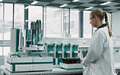 TAN/TBN titration in petrochemical samples - automation for up to 112 samples